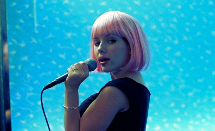 scarlett-johansson-lost-in-translation-pink-wig-karaoke-portable